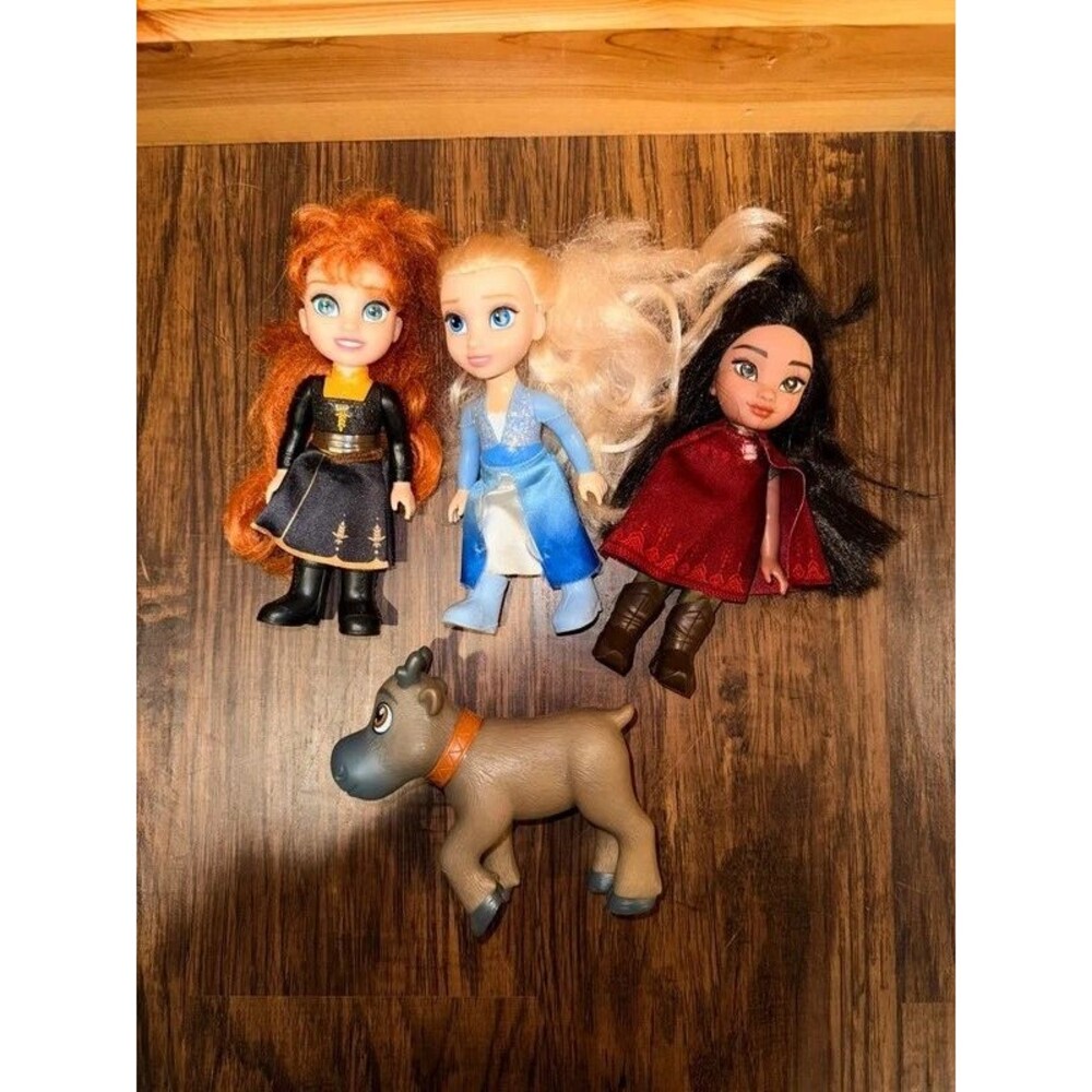 Disney Princess Frozen Anna, Elsa and Sven & Raya dolls